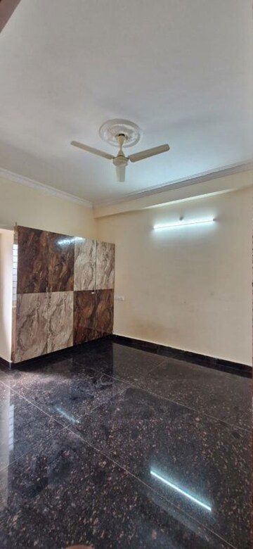 Room in 2 BHK Builder Floor at Kondapur – for Rent