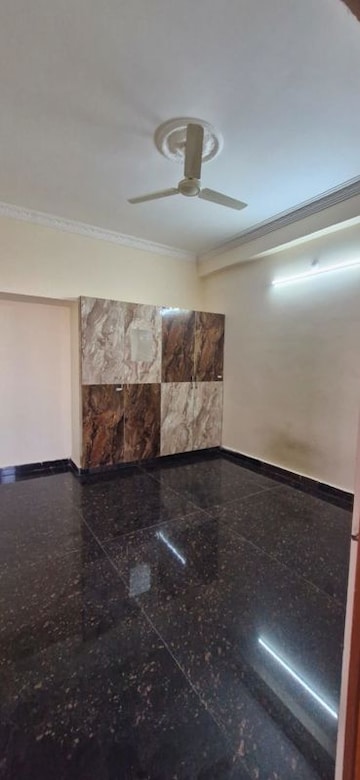 Room in 2 BHK Builder Floor at Kondapur – for Rent