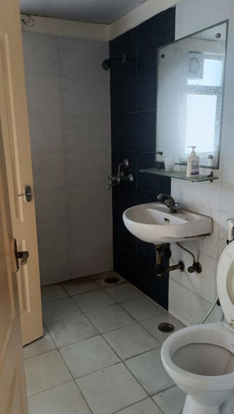 Bathroom, maxblis-white-house 3 Bedroom 1390 Sq.Ft. Apartment In Sector 75 Noida 9728836