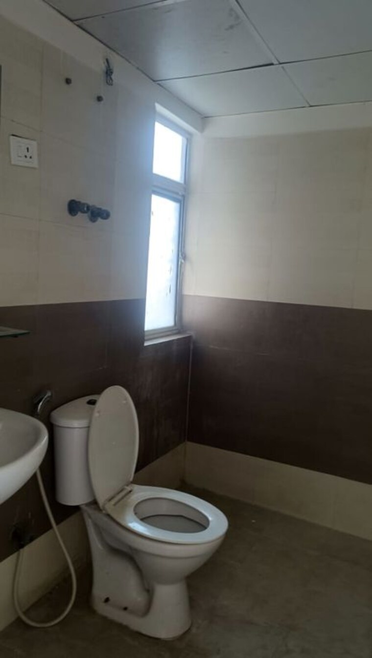 Bathroom, maxblis-white-house 3 Bedroom 1390 Sq.Ft. Apartment In Sector 75 Noida 9728836