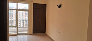 Room in 2 BHK Apartment at Omaxe R2, Gomti Nagar – for Rent