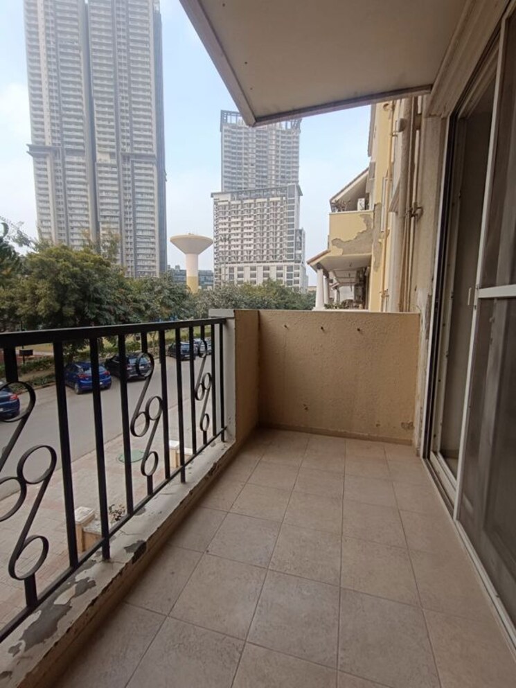 Balcony, emaar-mgf-emerald-hills 2.5 Bedroom 214 Sq.Yd. Apartment In Sector 65 Gurgaon 9727831
