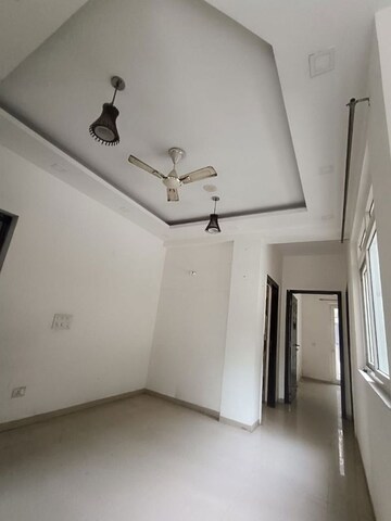 Room in 2.5 BHK Apartment at Emaar MGF Emerald Hills, Sector 65 – for Rent