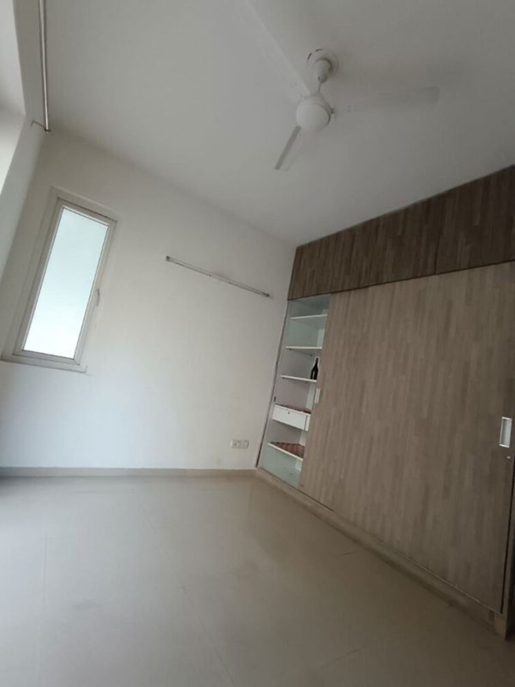 Room, emaar-mgf-emerald-hills 2.5 Bedroom 214 Sq.Yd. Apartment In Sector 65 Gurgaon 9727831