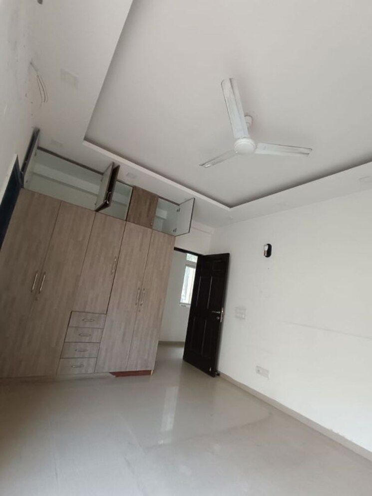 Room, emaar-mgf-emerald-hills 2.5 Bedroom 214 Sq.Yd. Apartment In Sector 65 Gurgaon 9727831