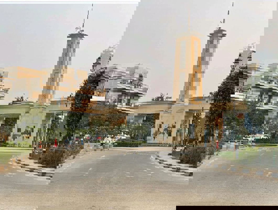 2.5 BHK + Study Room 214 Sq.Yd. Apartment in Emaar MGF Emerald Hills