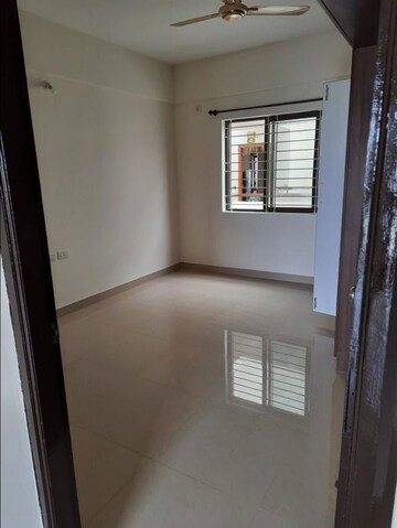 Room in 2 BHK Apartment at Shri Abhiram Emerald Creek, Hsr Layout – for Rent