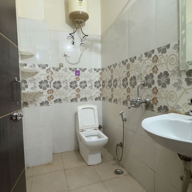 Bathroom, chattarpur 1 Bedroom 500 Sq.Ft. Builder Floor In Chattarpur Delhi 9728898