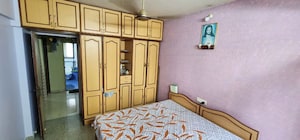 Bedroom in 2 BHK Apartment at Dahisar West – for Rent