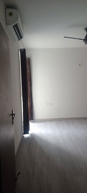 Room in 3 BHK Apartment at Hero Homes Gurgaon, Sector 104 – for Rent