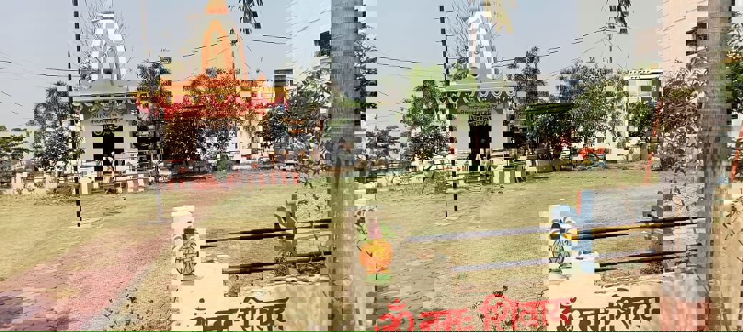 Plot For Sale in Red Wood Park 