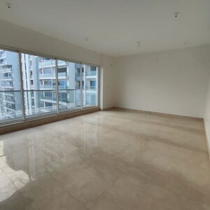 Room in 4 BHK Apartment at Sheth Avalon Phase 2, Laxmi Nagar – for Sale