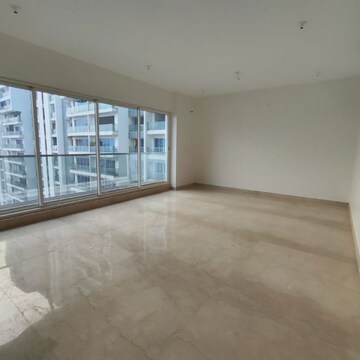 Room in 4 BHK Apartment at Sheth Avalon Phase 2, Laxmi Nagar – for Sale