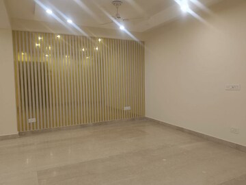 Room in 3 BHK Builder Floor at Sector 51 – for Rent