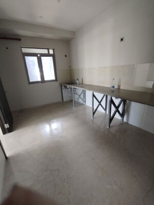 Room in 4 BHK Apartment at Oberoi Enigma, Mulund West – for Sale