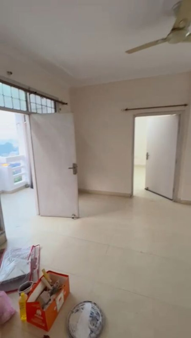 Room, gomti nagar 3 Bedroom 1750 Sq.Ft. Apartment In Gomti Nagar Lucknow 9728944