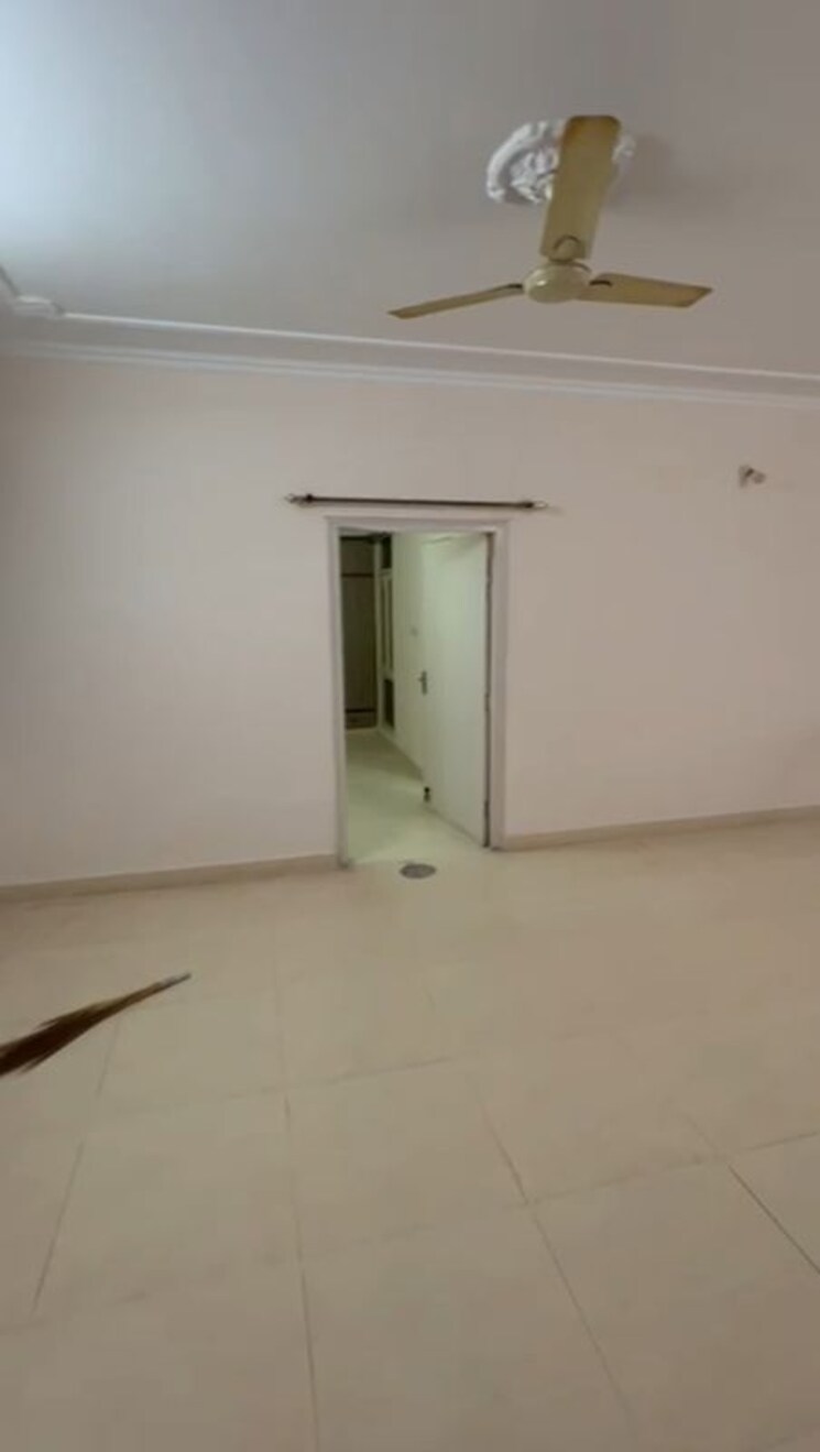 Room, gomti nagar 3 Bedroom 1750 Sq.Ft. Apartment In Gomti Nagar Lucknow 9728944