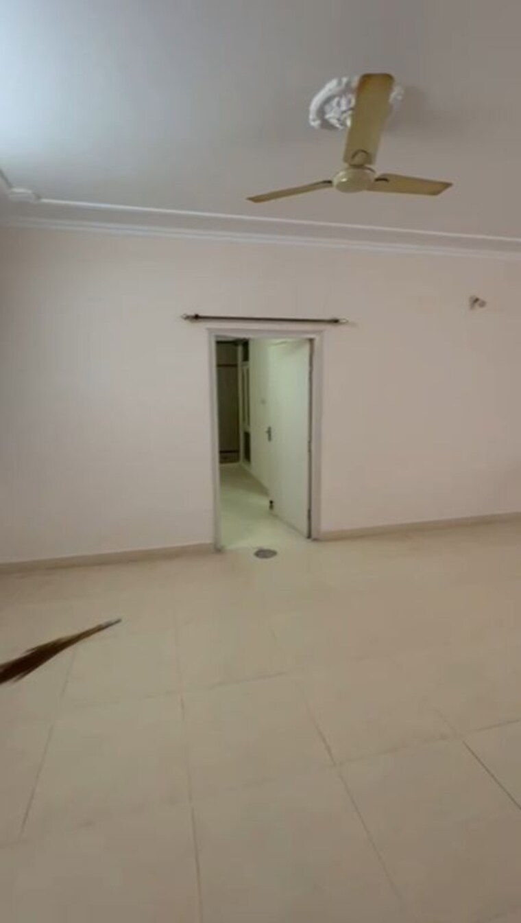Room, gomti nagar 3 Bedroom 1750 Sq.Ft. Apartment In Gomti Nagar Lucknow 9728944