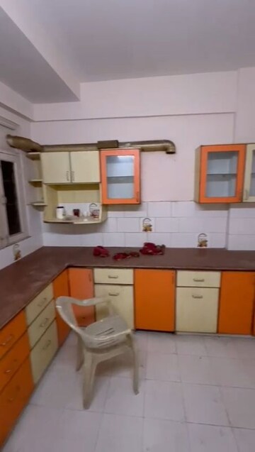 Kitchen in 3 BHK Apartment at Gomti Nagar – for Rent
