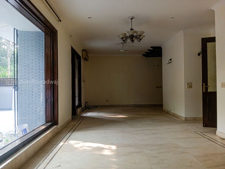 Room, sarvodaya enclave 4 Bedroom 4500 Sq.Ft. Builder Floor In Sarvodaya Enclave Delhi 9728954