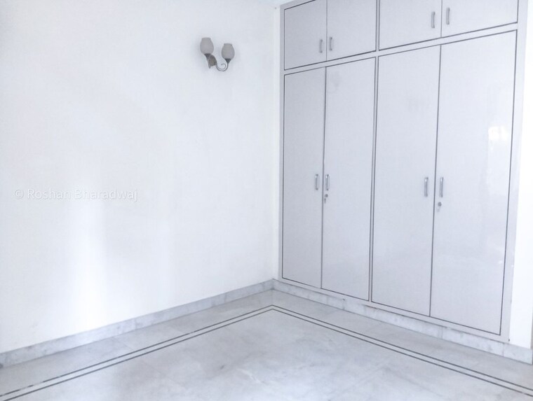 Room, sarvodaya enclave 4 Bedroom 4500 Sq.Ft. Builder Floor In Sarvodaya Enclave Delhi 9728954