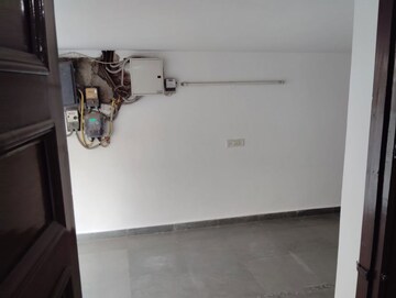 Room in 4 BHK Builder Floor at Sarvodaya Enclave – for Rent