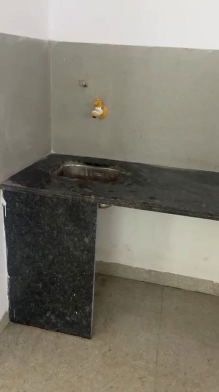 undefined, gomti nagar Commercial Office Space 1000 Sq.Ft. In Gomti Nagar Lucknow 9728963