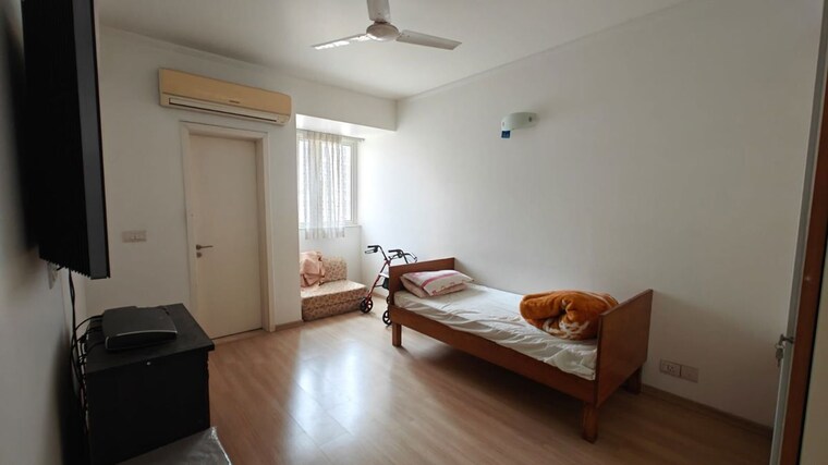 Room, dlf-park-place 3 Bedroom 1975 Sq.Ft. Apartment In Sector 54 Gurgaon 9728966