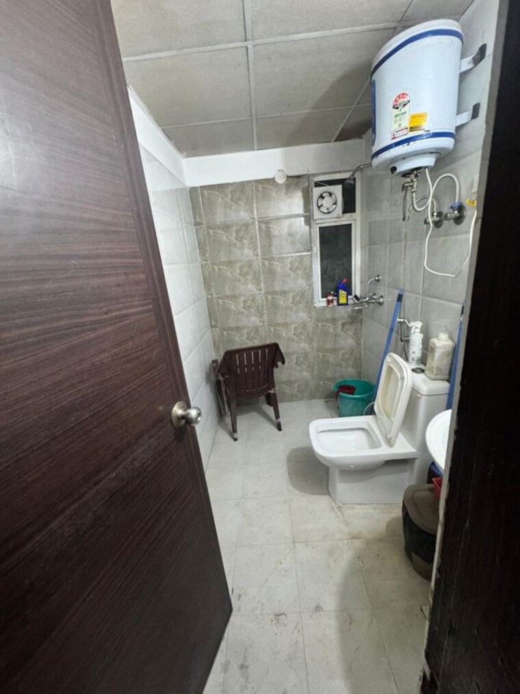 Bathroom, amaatra-homes 2 Bedroom 950 Sq.Ft. Apartment In Vaidpura Greater Noida 9728967