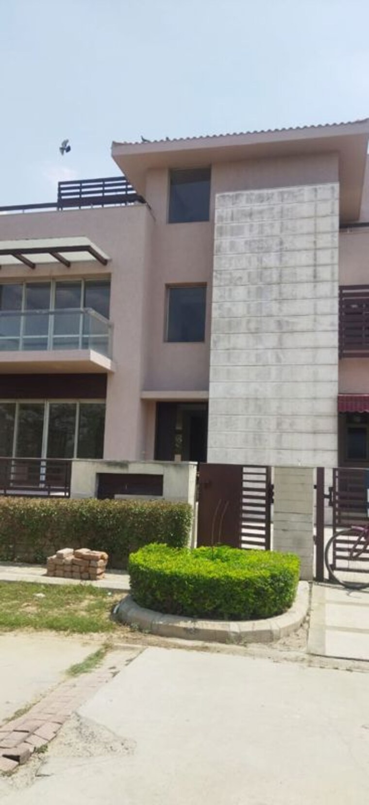 Exterior View, unitech-the-villas 5 Bedroom 3600 Sq.Ft. Independent House In Sector 33 Gurgaon 9728970