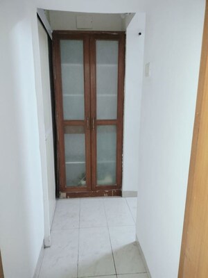 Room in 1 BHK Apartment at Sagar Kanya, Andheri West – for Rent
