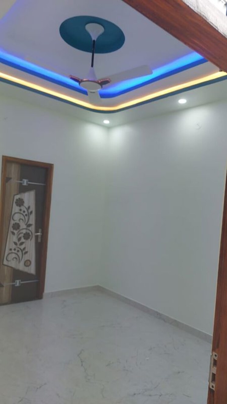 Room, gomti nagar 1 RK 500 Sq.Ft. Villa In Gomti Nagar Lucknow 9728989