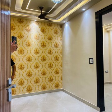 Room in 2 BHK Builder Floor at Dwarka Mor – for Rent