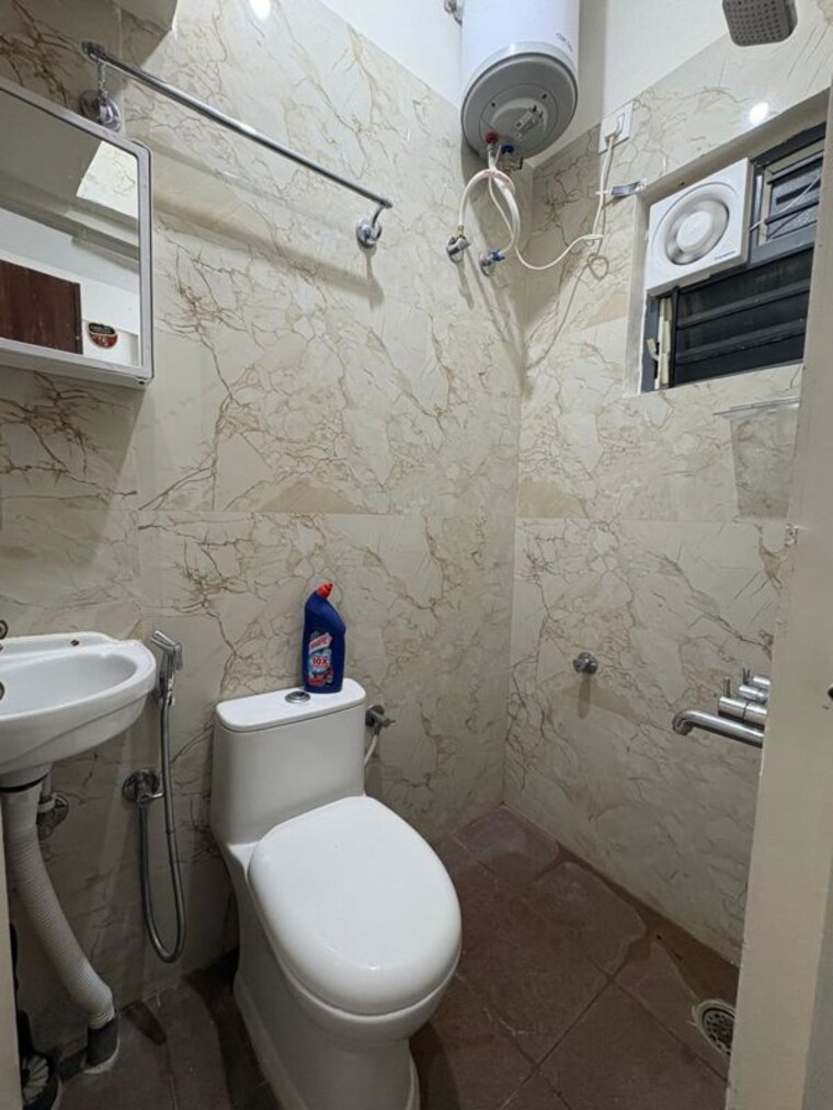 Bathroom, hsr layout 2 Bedroom 865 Sq.Ft. Builder Floor In Hsr Layout Bangalore 9729020