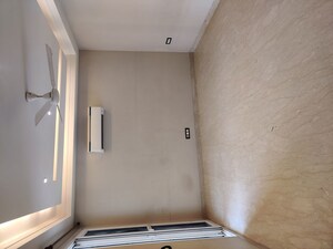 Furnished Amenities in 4 BHK Builder Floor at Geetanjali Enclave – for Sale