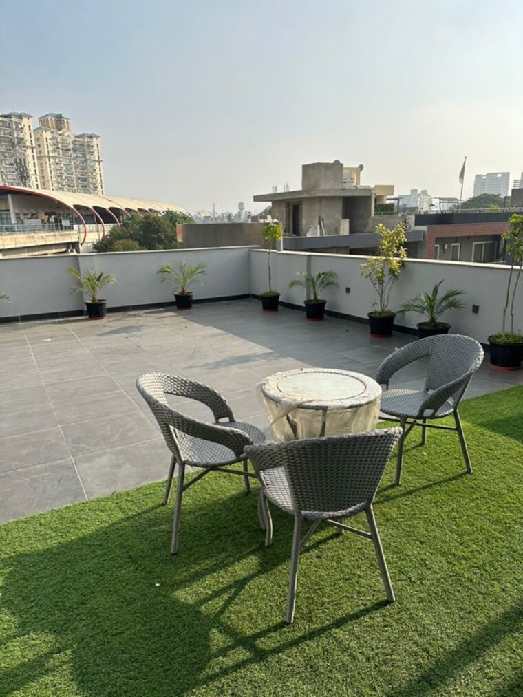 Team Area, dlf phase ii 3 Bedroom 250 Sq.Yd. Builder Floor In Dlf Phase ii Gurgaon 9729045