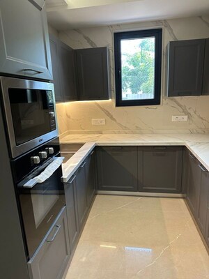 Kitchen in 3 BHK Builder Floor at Dlf Phase ii – for Rent