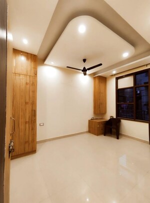 Room in 2 BHK Builder Floor at Sector 15 – for Rent