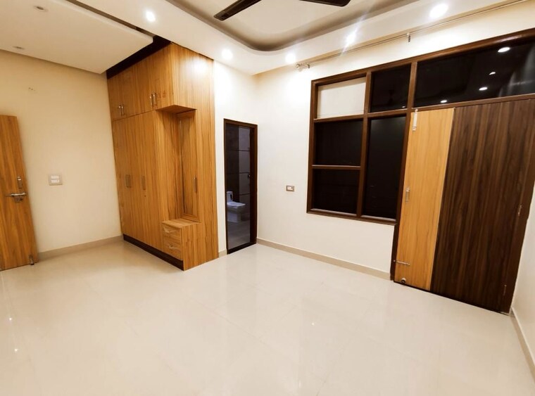 Room, sector 15 2 Bedroom 1300 Sq.Ft. Builder Floor In Sector 15 Gurgaon 9729047