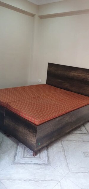 Bedroom in 1 BHK Builder Floor at Dlf Phase iv – for Rent