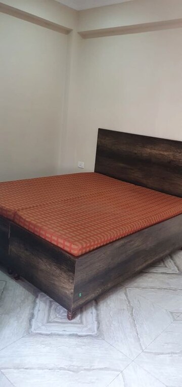 Bedroom in 1 BHK Builder Floor at Dlf Phase iv – for Rent