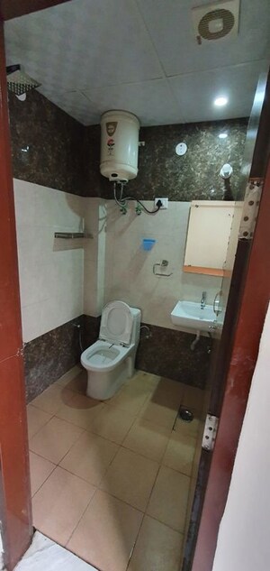 Bathroom in 1 BHK Builder Floor at Dlf Phase iv – for Rent