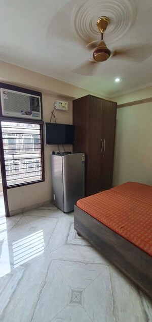 Bedroom in 1 BHK Builder Floor at Dlf Phase iv – for Rent