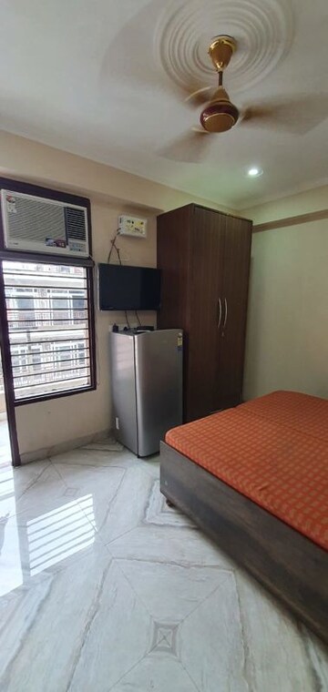 Bedroom in 1 BHK Builder Floor at Dlf Phase iv – for Rent