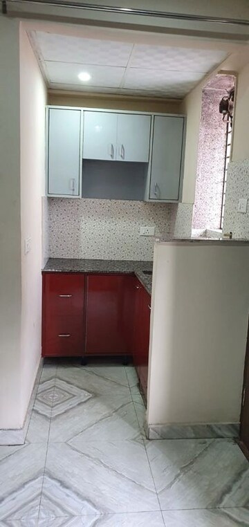 Kitchen in 1 BHK Builder Floor at Dlf Phase iv – for Rent