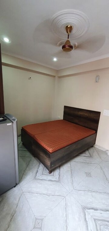 Bedroom in 1 BHK Builder Floor at Dlf Phase iv – for Rent