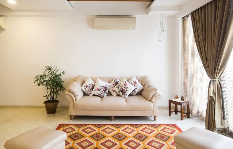 Bedroom, defence colony 3 Bedroom 325 Sq.Yd. Builder Floor In Defence Colony Delhi 9729053