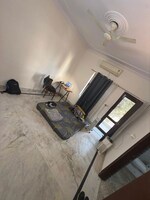3 BHK + Pooja Room 204 Sq.Yd. Builder Floor in Sector 43
