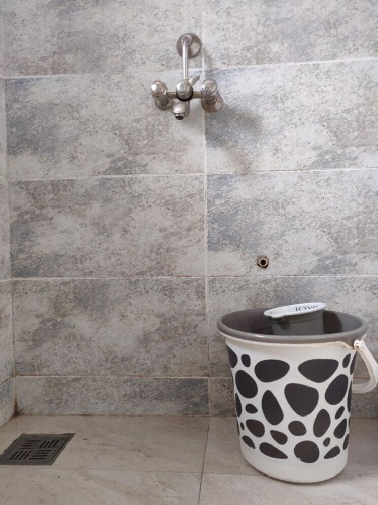 Bathroom, vile parle west 2 Bedroom 600 Sq.Ft. Apartment In Vile Parle West Mumbai 9729074