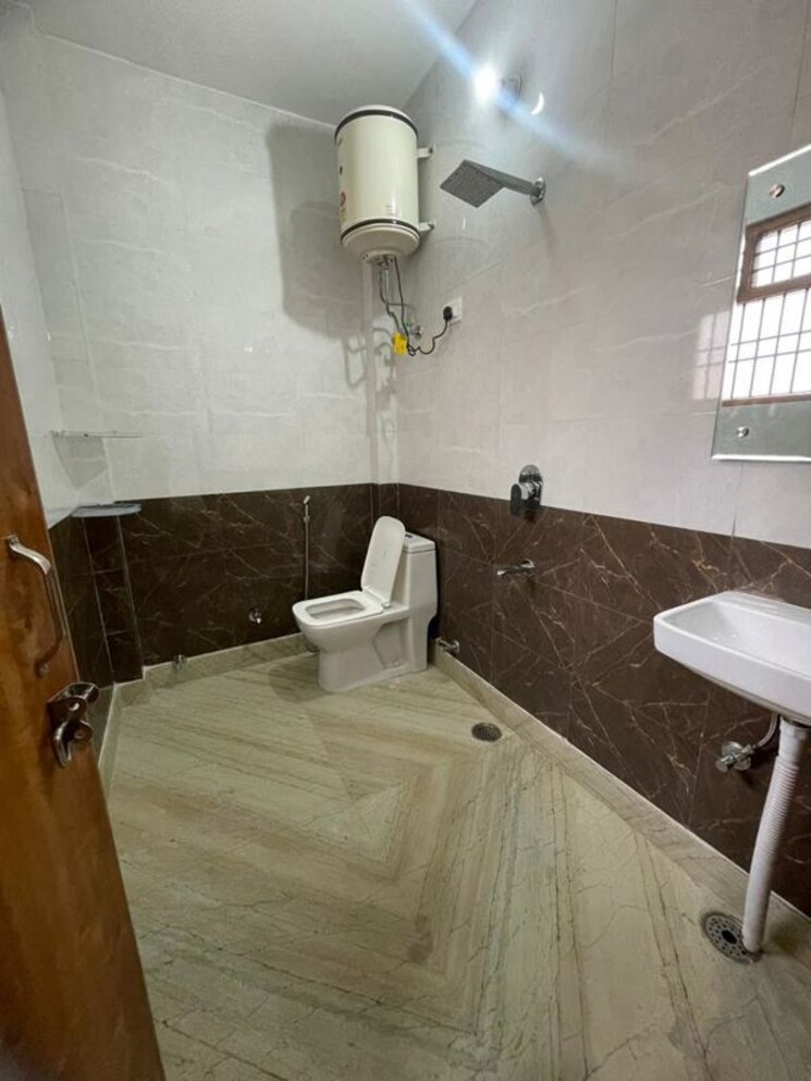 Team Area, sector 42 2 Bedroom 200 Sq.Ft. Builder Floor In Sector 42 Gurgaon 9729071